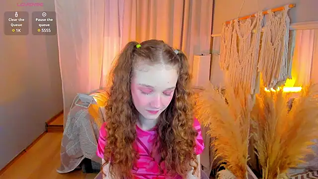 Snapshot of _Rose_Charming_ chatting on February 3, 2025, 12:58 am  Rose Charming  online show from February 3, 2025, 12:58 am