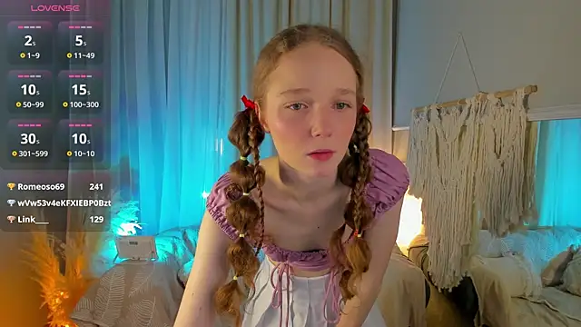 Snapshot of _Rose_Charming_ chatting on March 3, 2025, 12:59 am  Rose Charming  online show from March 3, 2025, 12:59 am