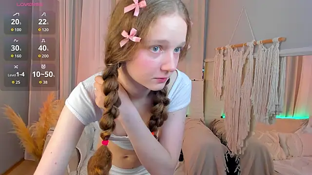 Snapshot of _Rose_Charming_ chatting on September 13, 2025, 9:58 pm  Rose Charming  online show from September 13, 2025, 9:58 pm