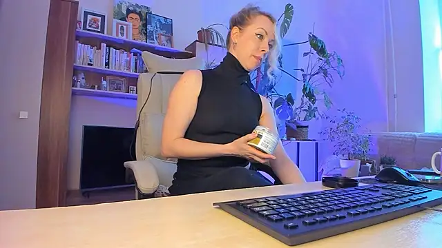 LylithSkye online show from March 27, 2026, 1:55 pm