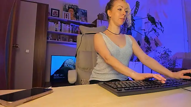 LylithSkye online show from March 28, 2026, 2:49 pm