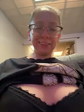 Snapshot of miss_hanna07 chatting on October 17, 2025, 9:06 pm miss hanna07 online show from October 17, 2025, 9:06 pm