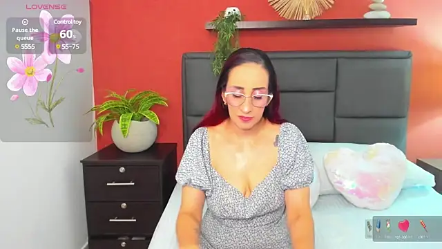 Snapshot of jadde13_ chatting on December 6, 2024, 2:35 am jadde13 online show from December 6, 2024, 2:35 am