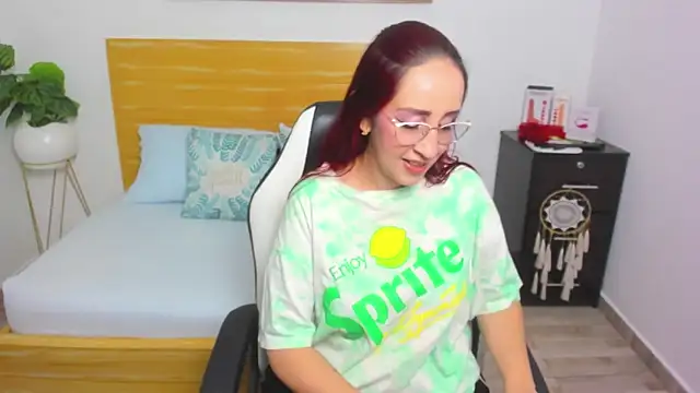 Snapshot of jadde13_ chatting on March 6, 2025, 7:21 pm jadde13 online show from March 6, 2025, 7:21 pm