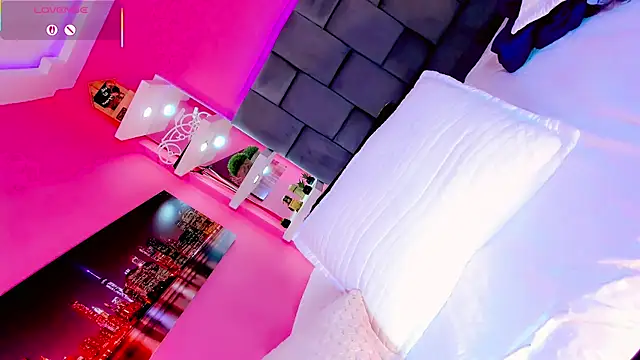 Saamanthaa11 online show from April 13, 2026, 5:24 am