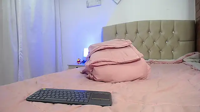 zoe alanaa online show from February 2, 2025, 2:06 am