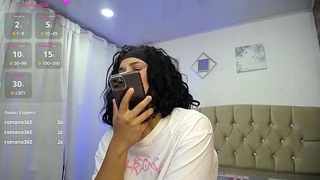 zoe alanaa online show from March 10, 2025, 1:23 am