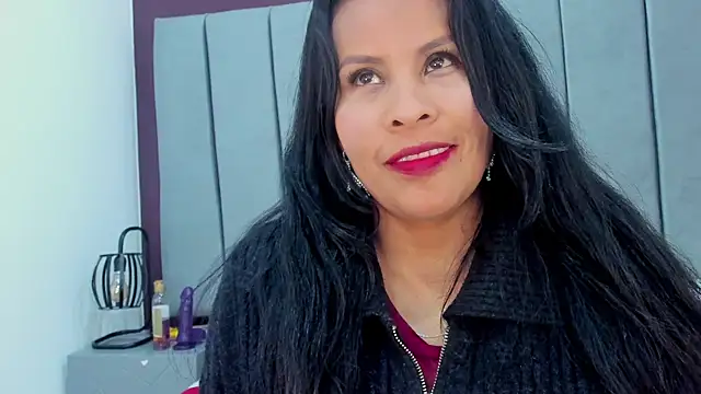 Snapshot of Anthonelaa__ chatting on March 3, 2025, 5:50 pm Anthonelaa online show from March 3, 2025, 5:50 pm