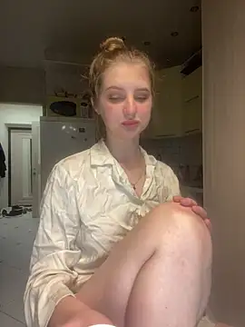 MollyDolle online show from June 19, 2026, 8:01 pm