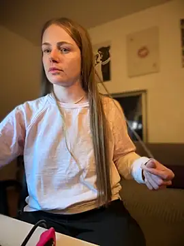 Piinkpandora online show from April 9, 2026, 6:57 pm