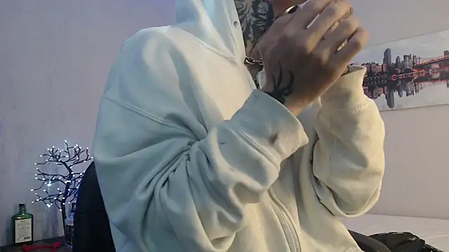 Snapshot of Andy_bapho chatting on December 28, 2024, 4:30 pm Andy bapho online show from December 28, 2024, 4:30 pm