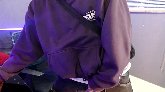 Snapshot of Andy_bapho chatting on September 18, 2025, 2:08 pm Andy bapho online show from September 18, 2025, 2:08 pm