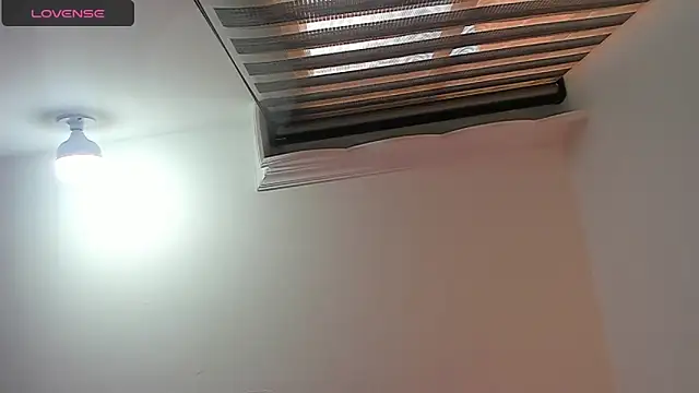 Samanthamillher10 online show from April 14, 2026, 12:11 pm