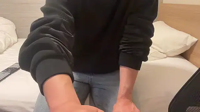 atom0407 online show from November 5, 2025, 11:10 am