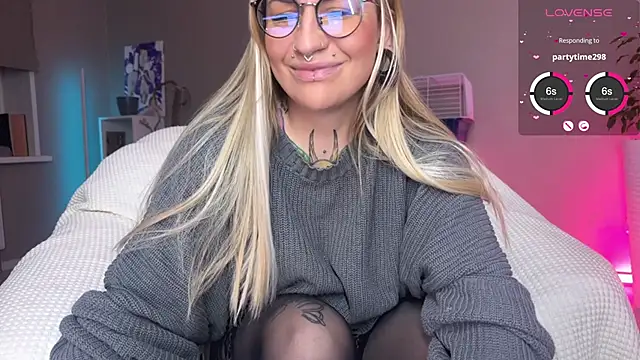 Tanya Acid online show from December 18, 2025, 4:18 am