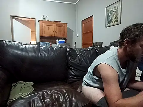 Snapshot of Missmesexycouple69 chatting on October 31, 2025, 11:28 pm Missmesexycouple69 online show from October 31, 2025, 11:28 pm