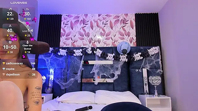 Larabrooks online show from October 25, 2025, 8:00 am