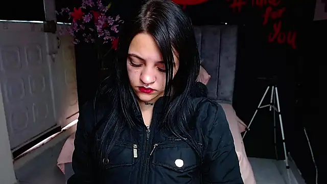 Snapshot of Violettasquirt chatting on March 3, 2026, 3:07 pm Violettasquirt online show from March 3, 2026, 3:07 pm