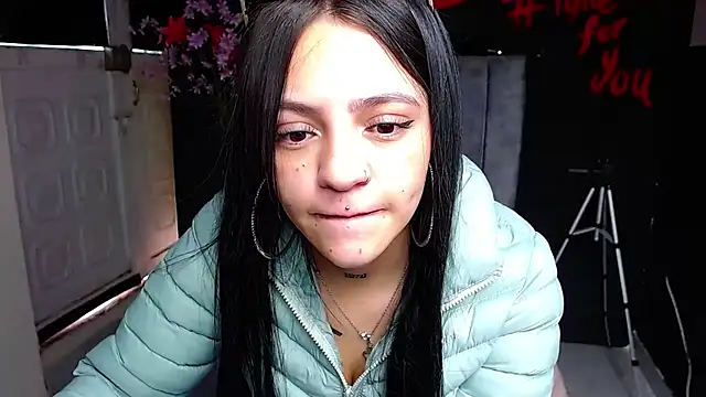 Snapshot of Violettasquirt chatting on March 4, 2026, 1:39 pm Violettasquirt online show from March 4, 2026, 1:39 pm