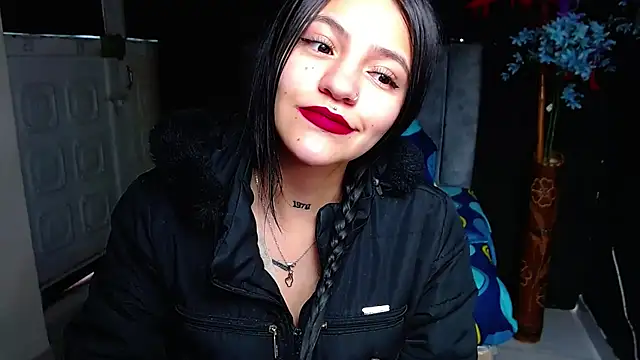 Snapshot of Violettasquirt chatting on March 10, 2026, 2:00 pm Violettasquirt online show from March 10, 2026, 2:00 pm