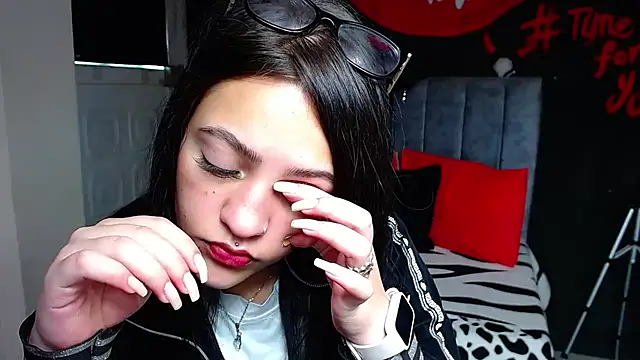 Snapshot of Violettasquirt chatting on March 24, 2026, 2:00 pm Violettasquirt online show from March 24, 2026, 2:00 pm