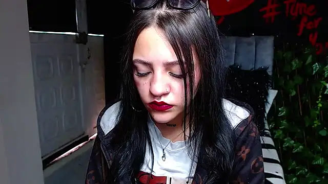 Snapshot of Violettasquirt chatting on April 14, 2026, 1:28 pm Violettasquirt online show from April 14, 2026, 1:28 pm