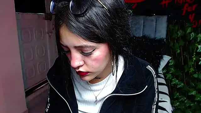 Snapshot of Violettasquirt chatting on April 16, 2026, 1:45 pm Violettasquirt online show from April 16, 2026, 1:45 pm