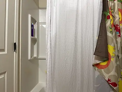 yfui221 online show from October 18, 2025, 7:25 pm