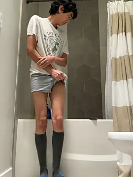 yfui221 online show from April 11, 2026, 8:57 pm