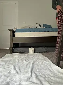 yfui221 online show from April 22, 2026, 8:21 pm