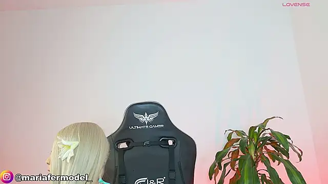 Mariafer05 online show from February 18, 2026, 4:36 pm