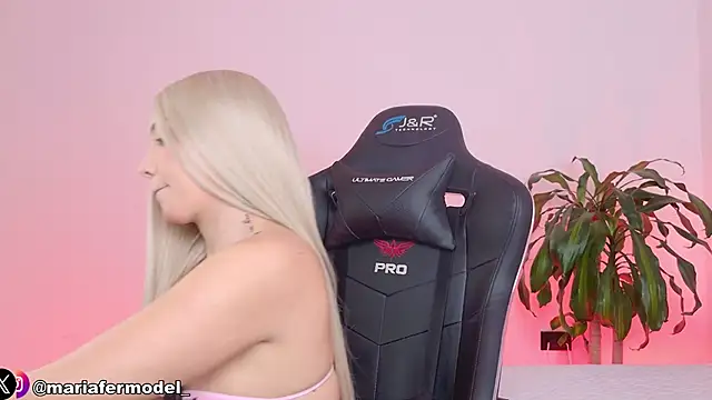 Mariafer05 online show from April 7, 2026, 4:18 pm