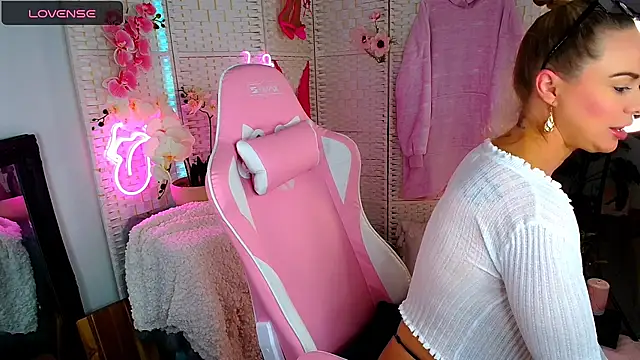 EllieKarrX online show from December 30, 2024, 7:37 am