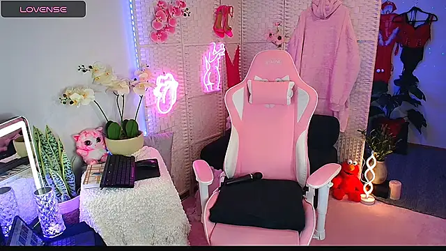 EllieKarrX online show from March 13, 2025, 10:43 pm