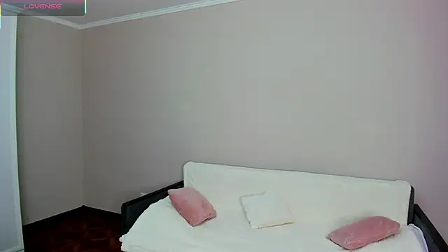 Snapshot of -Sacura- chatting on September 16, 2025, 4:19 pm -Sacura- online show from September 16, 2025, 4:19 pm