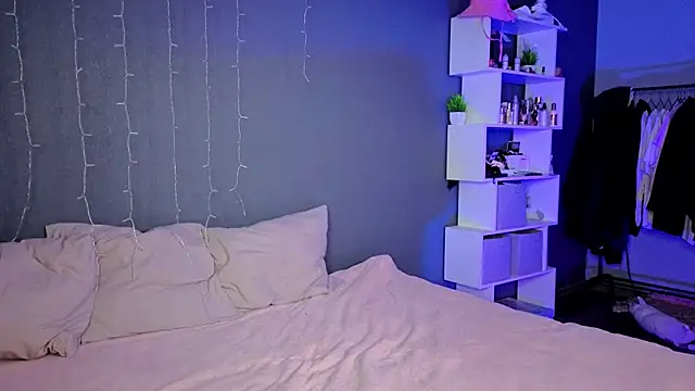 aneta alisha online show from October 28, 2025, 1:36 pm