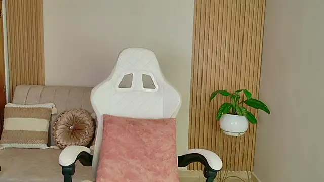 EmilyRive online show from April 2, 2026, 9:45 pm