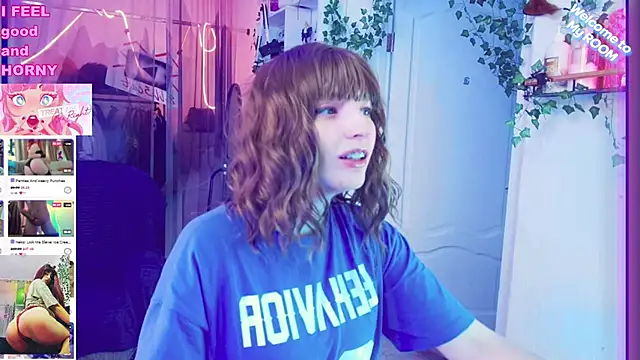 Snapshot of Toxic_Ellies chatting on December 18, 2024, 5:00 pm Toxic Ellies online show from December 18, 2024, 5:00 pm