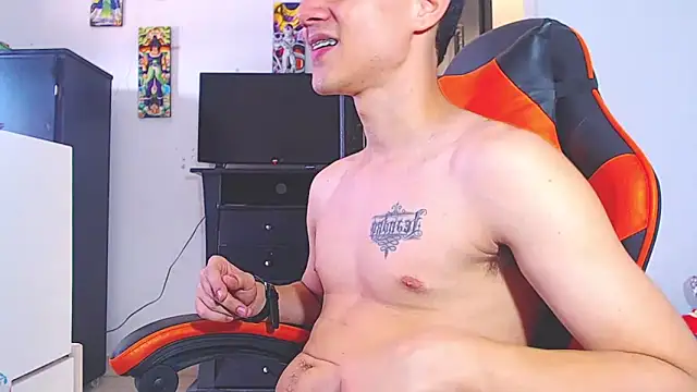 ADAM HOT online show from March 10, 2026, 7:52 pm