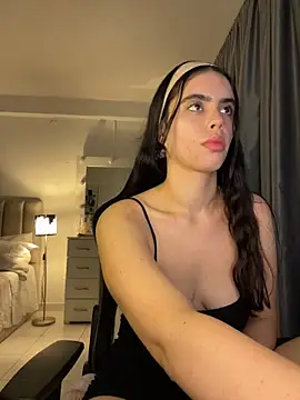 Snapshot of Mavi_Coless chatting on March 19, 2025, 1:54 am Mavi Coless online show from March 19, 2025, 1:54 am