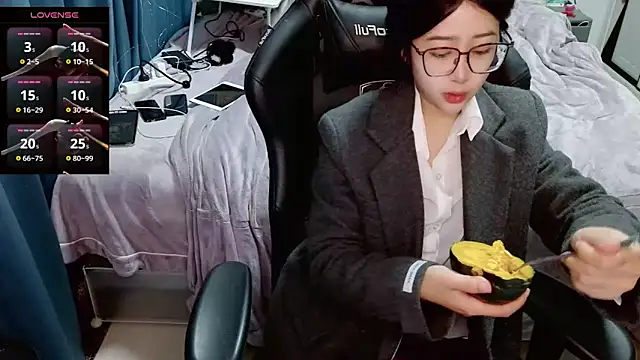 Angelababy001 online show from January 13, 2025, 7:42 pm