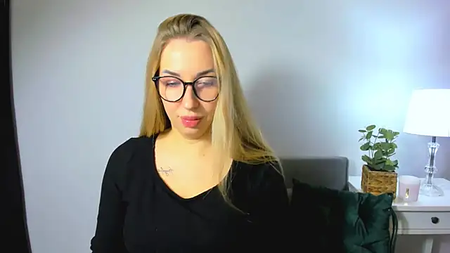 AriaDesire online show from December 4, 2025, 7:50 am