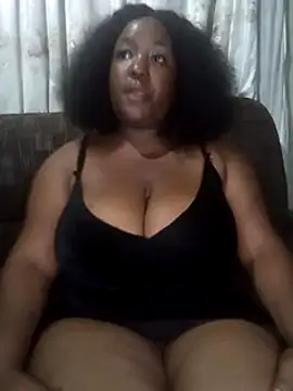 Snapshot of Missmoox24 chatting on January 3, 2025, 10:29 pm Missmoox24 online show from January 3, 2025, 10:29 pm