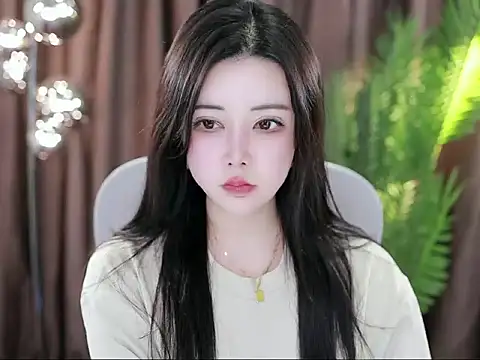 Qiaoqiao  online show from February 28, 2025, 5:04 pm