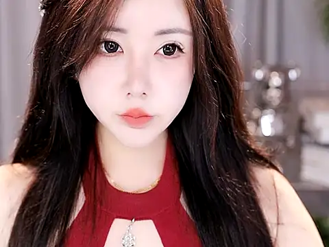 Qiaoqiao  online show from October 19, 2025, 9:43 am