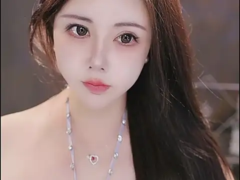 Qiaoqiao  online show from November 6, 2025, 12:28 pm