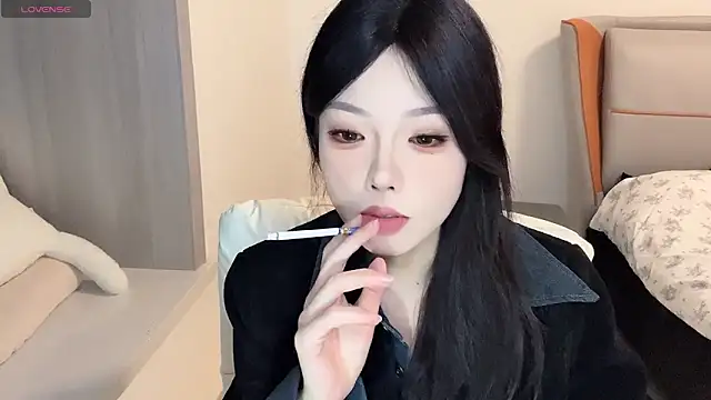 Snapshot of Q-ing chatting on December 13, 2024, 2:05 pm Q-ing online show from December 13, 2024, 2:05 pm