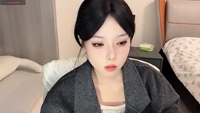 Snapshot of Q-ing chatting on December 27, 2024, 7:14 pm Q-ing online show from December 27, 2024, 7:14 pm