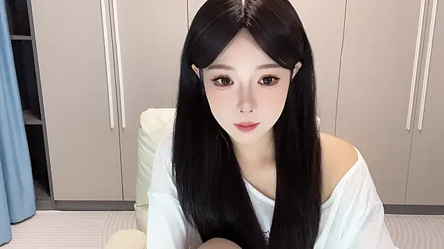 Snapshot of Q-ing chatting on September 19, 2025, 12:28 pm Q-ing online show from September 19, 2025, 12:28 pm