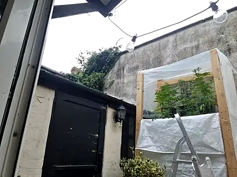 stavroun online show from September 10, 2025, 4:18 pm